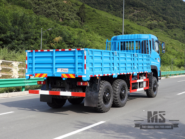 Caminhão off road Dongfeng com tração de seis rodas 6 × 6 Dongfeng cabeça plana de uma fileira e meia veículo de caminhão de carga AWD 6 * 6 veículo especial de exportação