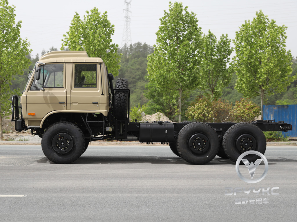 Donggfeng Eq2102n Chassi de caminhão off-road-veículo de carga deserto de 210hp na linha dupla | Modelo de exportação | Ar condicionado com lona
