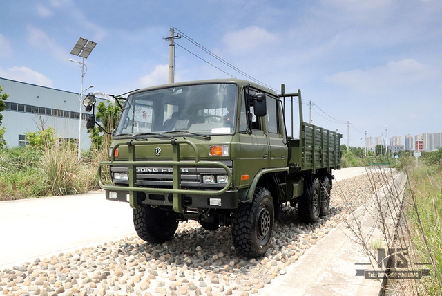 Dongfeng Six Wheel Drive EQ2102 Caminhão Off Road_6 × 6 Exército Verde 3.6T Fileira Dupla 153 Caminhão de Carga Cabine para Venda_Exportação de Veículo Especial