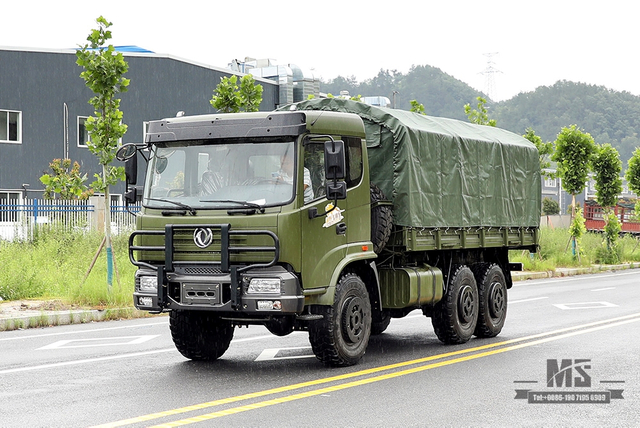 Dongfeng 210hp Caminhão de carga com tração nas seis rodas_6 * 6 Caminhão de transporte de cabeça chata verde exército com cobertura de pára-choque de pólo de lona Fabricante_Dongfeng 6WD Veículo especial de exportação