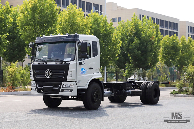 Chassi de guindaste montado em caminhão Dongfeng 4 × 2 266hp Nova fileira de cabine de cabeça chata meio chassi com chassi especial de exportação de guindaste de caminhão