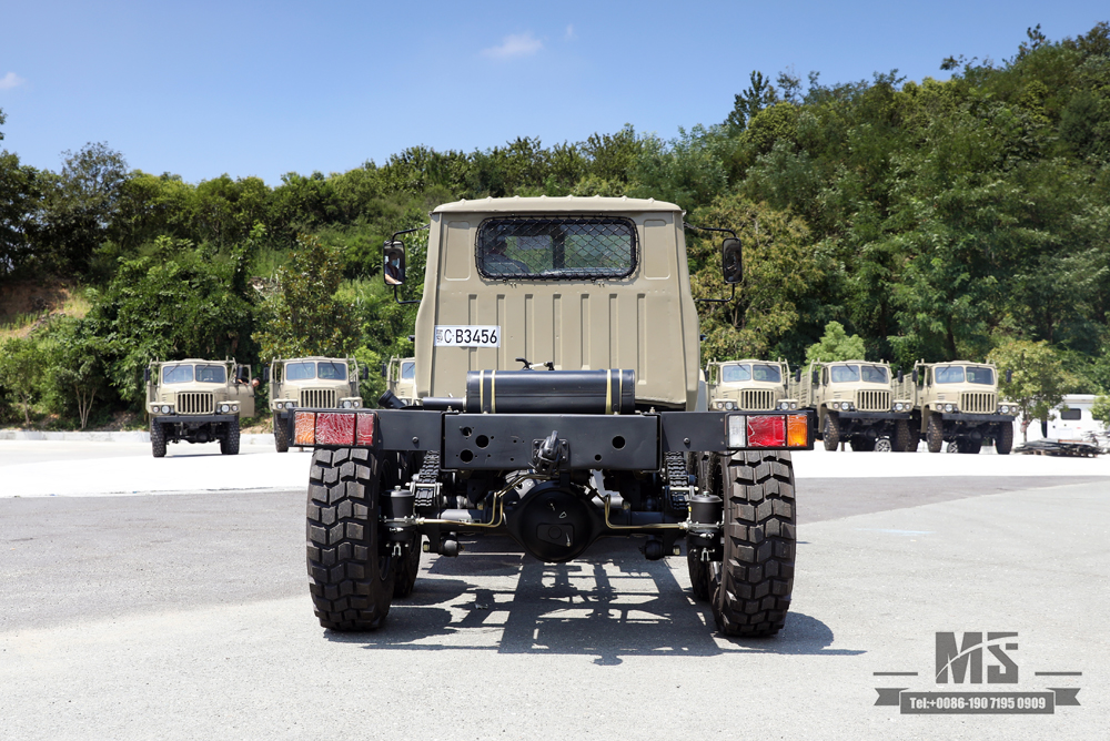 170 HP Camel Grey EQ2082 Chassis_Dongfeng Tração nas seis rodas 240 Chassi de caminhão off-road_Veículo de transporte de vidro duplo com cabeça pontiaguda_6 × 6 25Y Truck Export Special Chassis