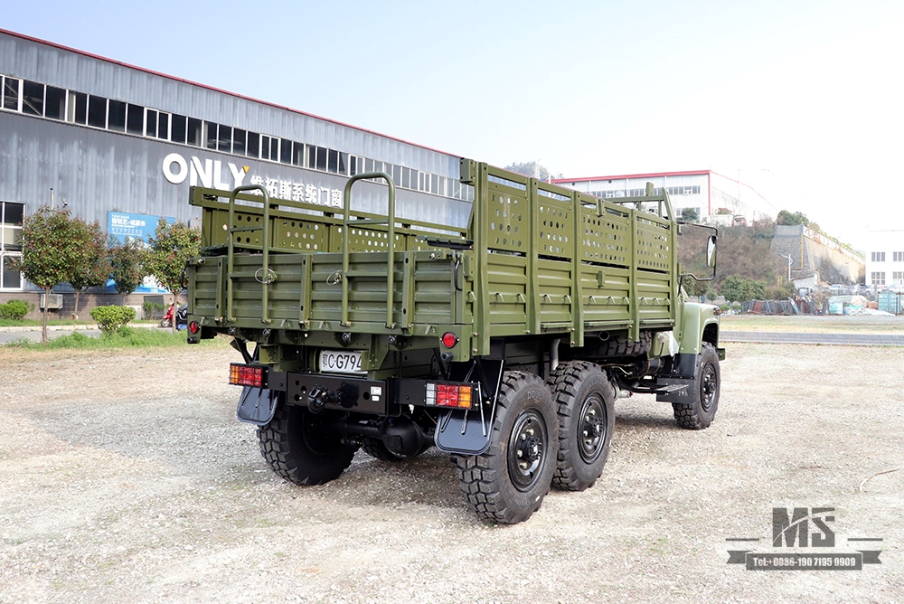 Caminhão off-road Dongfeng Army Green EQ2100_6 × 6 190 hp Veículo off-road clássico de cabeça pontiaguda para venda_Dongfeng 6WD 245 Diesel Troop Carrier Export Special Vehicle 