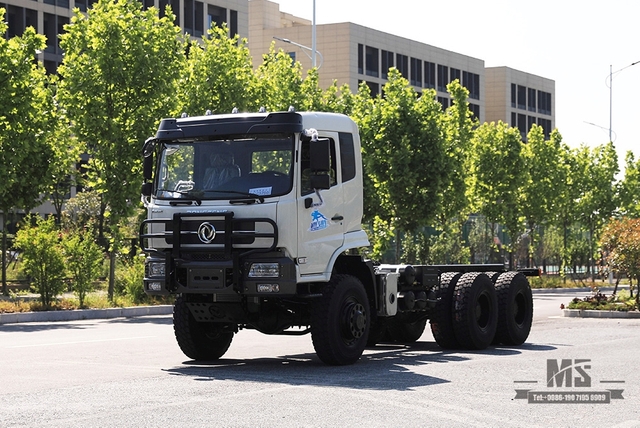 Chassi off-road com tração nas seis rodas Dongfeng 266 HP_6 × 6 Flathead Row Half Special Chassis_ Tração nas quatro rodas Chassi de caminhão de transporte de três eixos 7T / 13T / 13T_Exportação de veículo especial