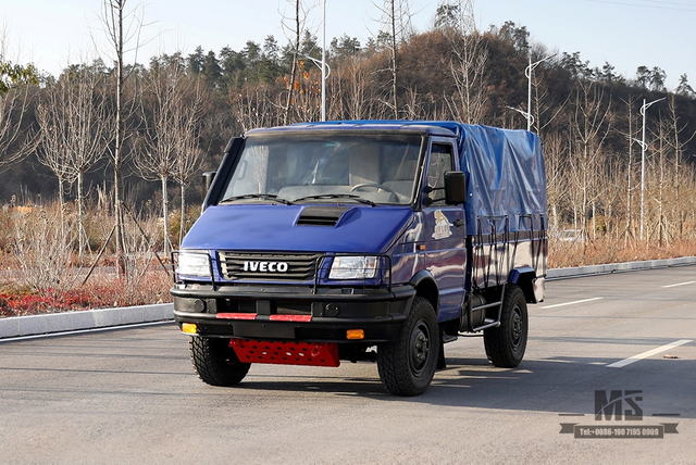 Caminhão off road IVECO azul com tração nas quatro rodas_4 * 4 113hp Cabeça curta Micro caminhão leve de fileira única com lona Pole_Export Veículo especial