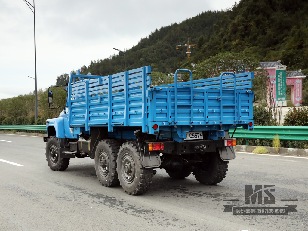 170 hp dongfeng EQ2082_SIX Drive da roda de tração Off-Road Special Truck_double Glass Single Row 240 Transport Vehicle_6 × 6 Caminhão de 25 anos pontiagudo