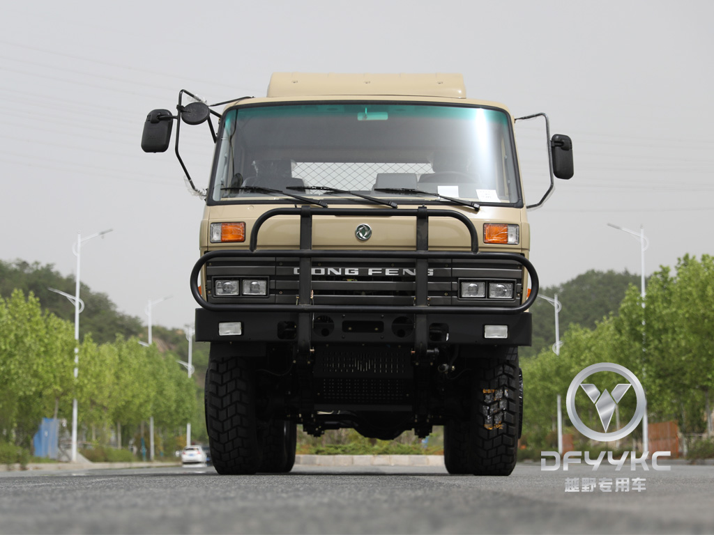 Donggfeng Eq2102n Chassi de caminhão off-road-veículo de carga deserto de 210hp na linha dupla | Modelo de exportação | Ar condicionado com lona
