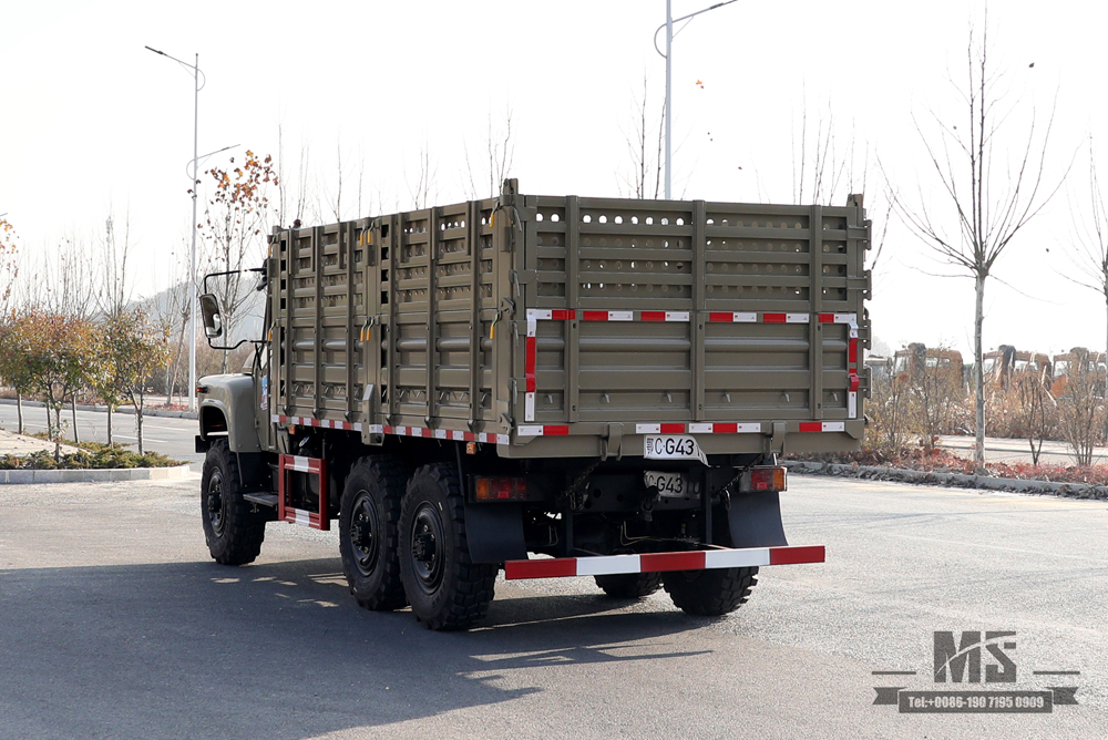 Caminhão off-road Dongfeng EQ240_Camião pontiagudo clássico do China Second Automobile Group_Configuração de caminhão com tração nas seis rodas e 170 cavalos de potência