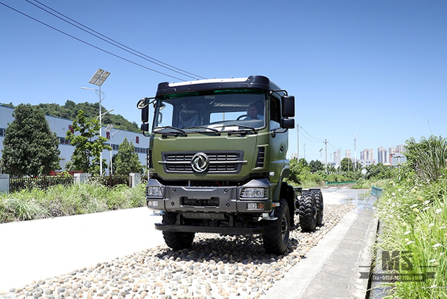 Dongfeng chassi de seis rodas motrizes_6 × 6 340hp cabeça plana chassi de caminhão de carga de uma fileira e meia_6 * 6 veículo especial de exportação