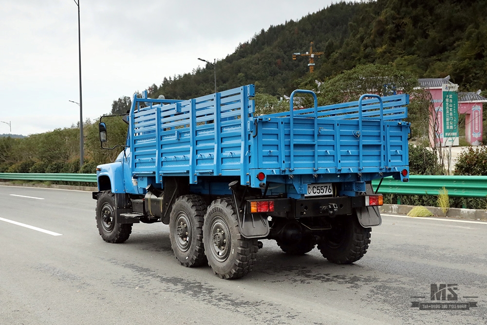 170 cv Dongfeng com tração nas seis rodas EQ2082_6 * 6 Caminhão especial off-road de cabeça pontiaguda de fileira única_ Veículo de transporte 240_ Veículo especial de exportação de caminhão 6 × 6 pontiagudo 25Y