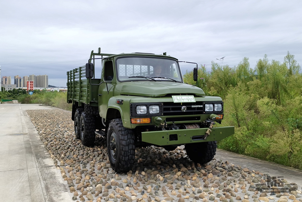 170 hp EQ2082 Dongfeng Caminhão com tração nas seis rodas_6 * 6 Caminhão especial off-road de cabeça pontiaguda de fileira única_6 × 6 pontiagudos 25Y Truck Export Special Vehicle