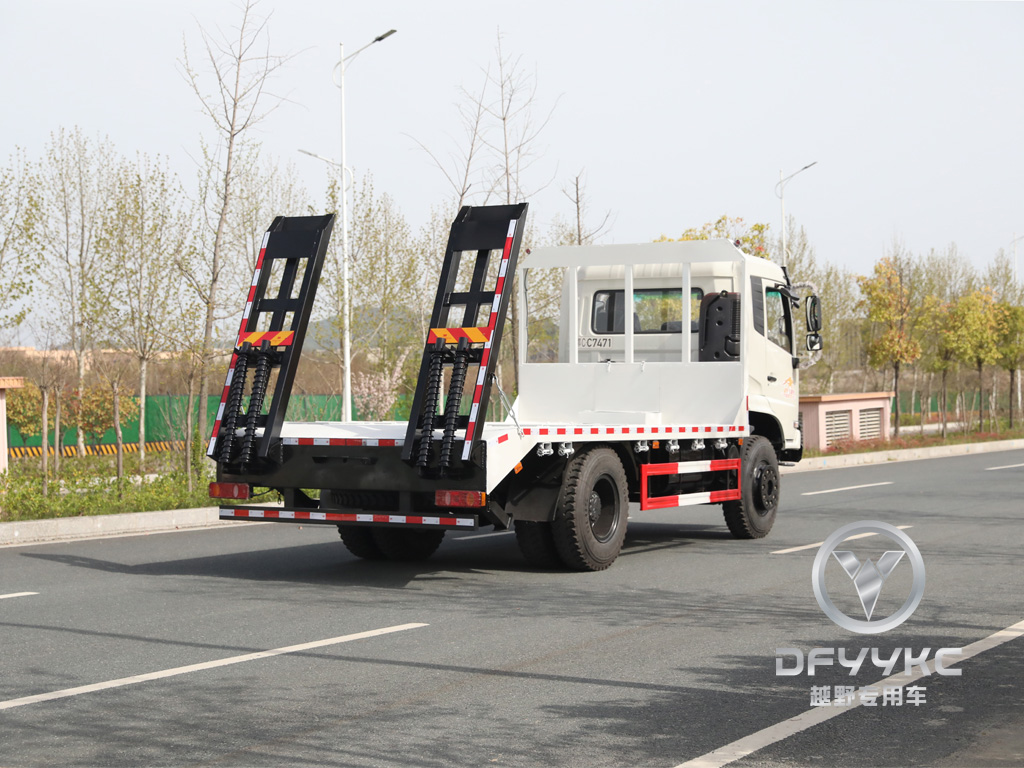 Dongfeng semi-cabine de topo plano | Veículo de transporte da escavadeira | Towing Towing Towing Flatbabed Hook Machine Board | Trailer de Tandem de caminhão de escada hidráulica | 