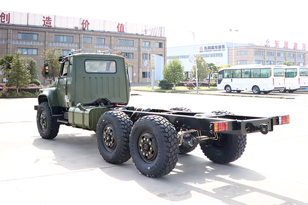 Dongfeng Army Green Six Wheel Drive EQ2100 Chassis_6 * 6 190hp Chassi de caminhão de cabeça pontiaguda para venda_Dongfeng Export Special Vehicle Chassis