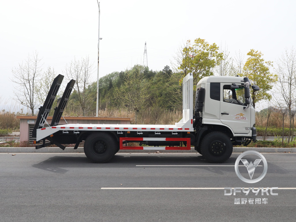Dongfeng semi-cabine de topo plano | Veículo de transporte da escavadeira | Towing Towing Towing Flatbabed Hook Machine Board | Trailer de Tandem de caminhão de escada hidráulica | 