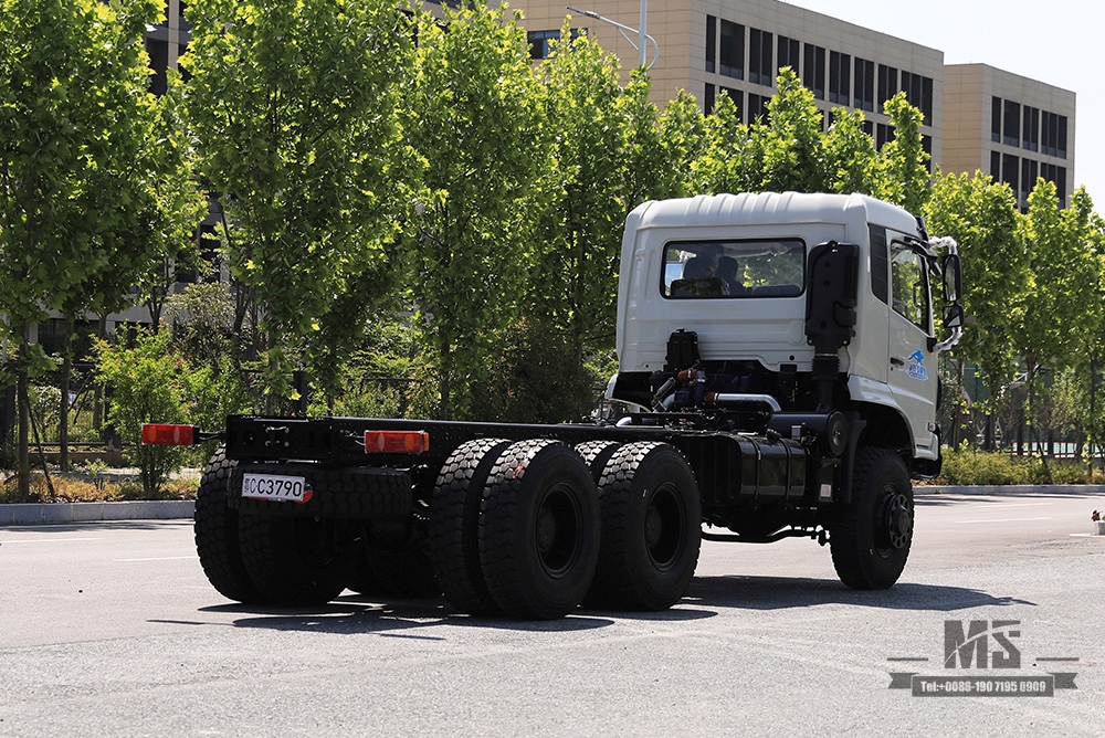 Chassi off-road com tração nas seis rodas Dongfeng 266 HP_6 × 6 Flathead Row Half Special Chassis_ Tração nas quatro rodas Chassi de caminhão de transporte de três eixos 7T / 13T / 13T_Exportação de veículo especial