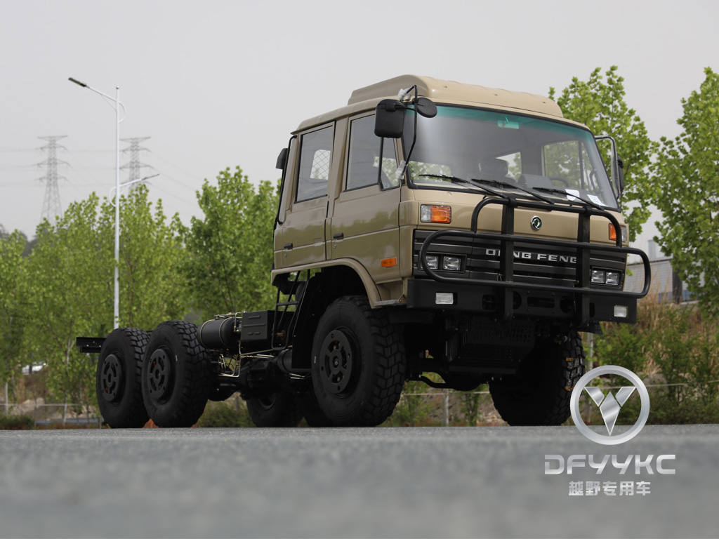 Donggfeng Eq2102n Chassi de caminhão off-road-veículo de carga deserto de 210hp na linha dupla | Modelo de exportação | Ar condicionado com lona