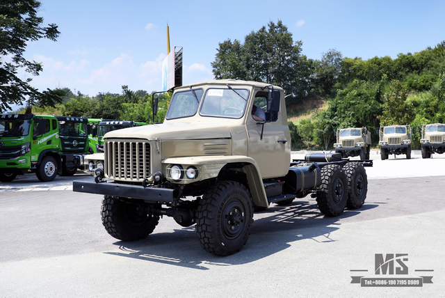 170 HP Camel Grey EQ2082 Chassis_Dongfeng Tração nas seis rodas 240 Chassi de caminhão off-road_Veículo de transporte de vidro duplo com cabeça pontiaguda_6 × 6 25Y Truck Export Special Chassis