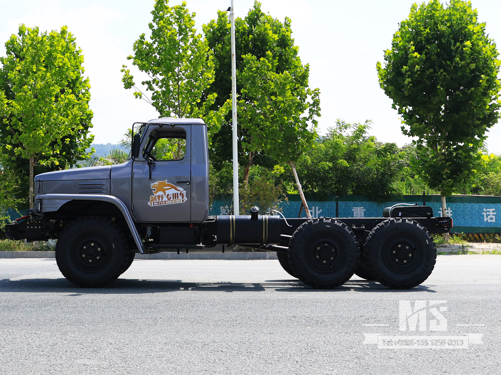 Dongfeng 6×6 Cinza Prateado EQ2082 Chassis_6*6 170HP Caminhão Convencional Chassi com Tração de Seis Rodas para Venda_ Chassi Especial de Exportação 