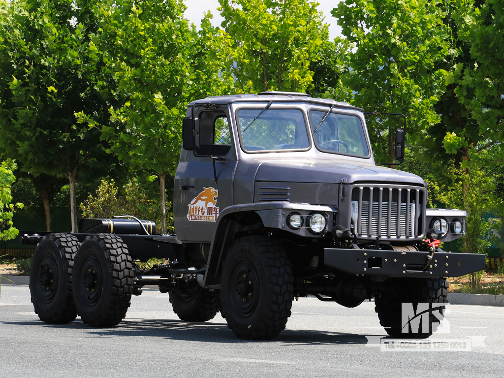 Dongfeng 6×6 Cinza Prateado EQ2082 Chassis_6*6 170HP Caminhão Convencional Chassi com Tração de Seis Rodas para Venda_ Chassi Especial de Exportação 