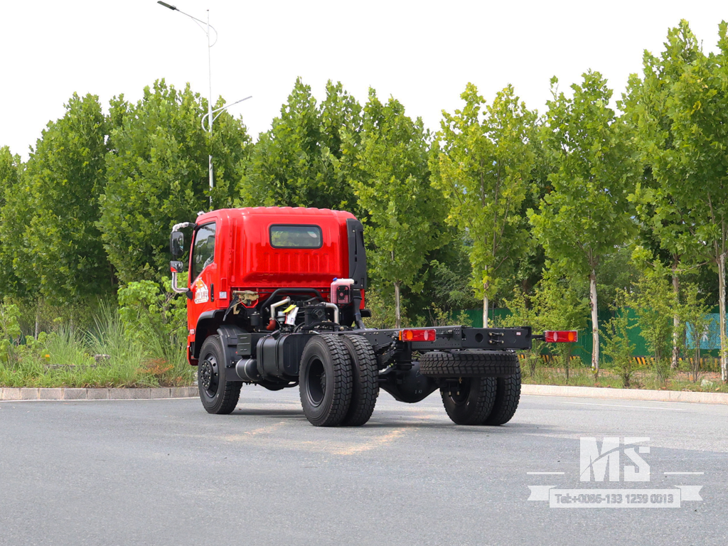 Chassi de cabeça chata Dongfeng 4 × 4_4 * 4 170HP Caminhão convencional com tração nas quatro rodas para venda_ Chassi especial de exportação 