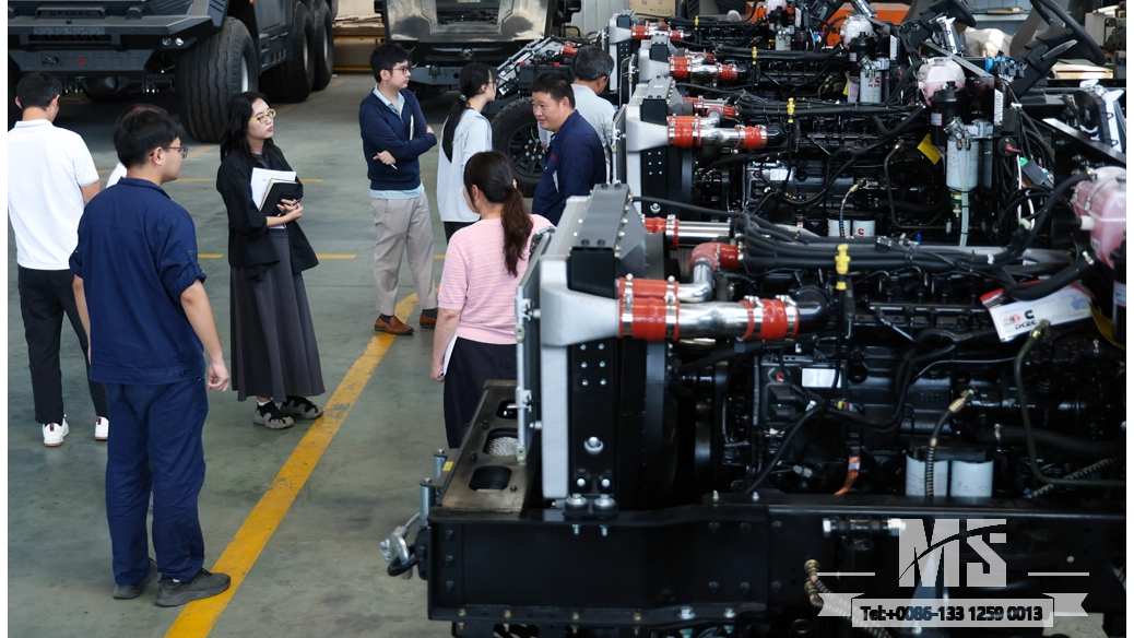 Clientes indonésios visitam a fábrica de veículos especiais off-road de Hubei e confirmam o pedido em massa de 11 chassis off-road classe 3