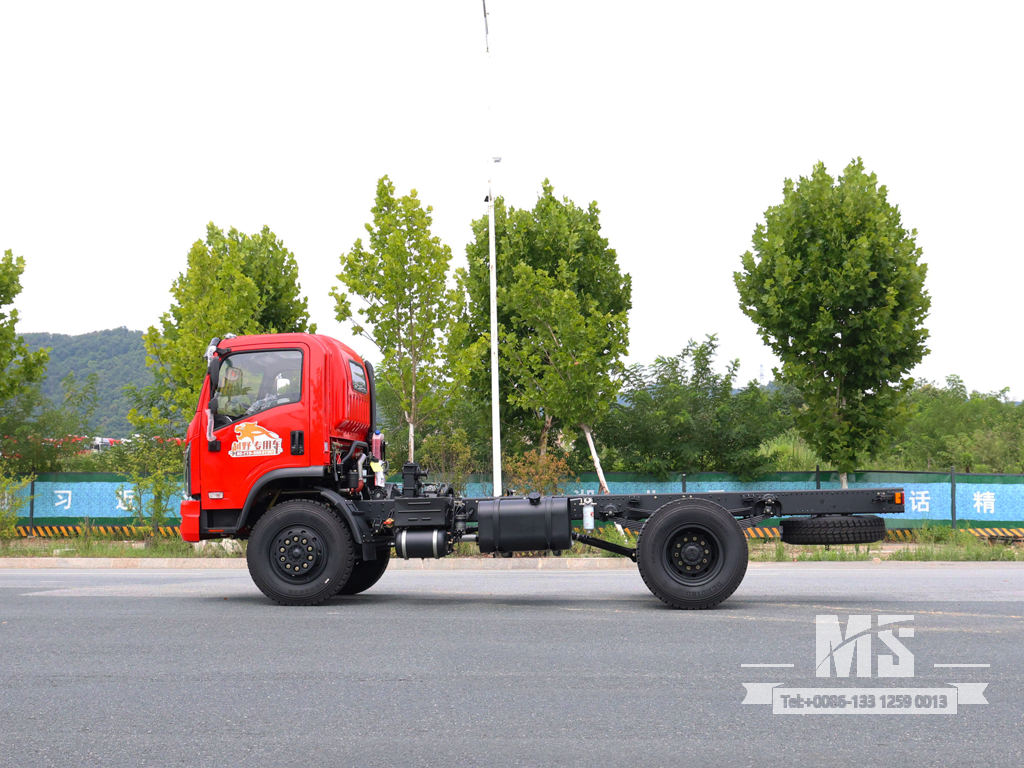 Chassi de cabeça chata Dongfeng 4 × 4_4 * 4 170HP Caminhão convencional com tração nas quatro rodas para venda_ Chassi especial de exportação 