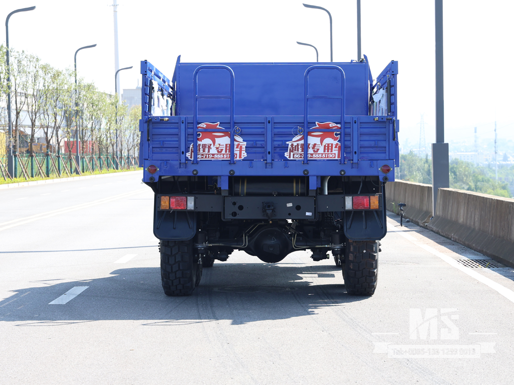 Caminhão de carga Dongfeng de 8 toneladas com tração de seis rodas somente para exportação equipado com motor de 170 HP