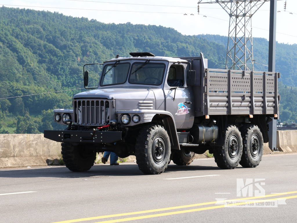 Dongfeng EQ2082 6 × 6 caminhão de carga off-road de nariz longo com guincho dianteiro | EQ3253GP6