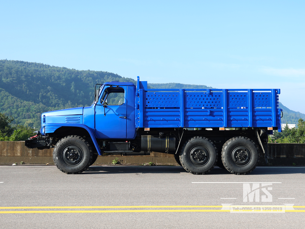 Caminhão de carga Dongfeng de 8 toneladas com tração de seis rodas somente para exportação equipado com motor de 170 HP