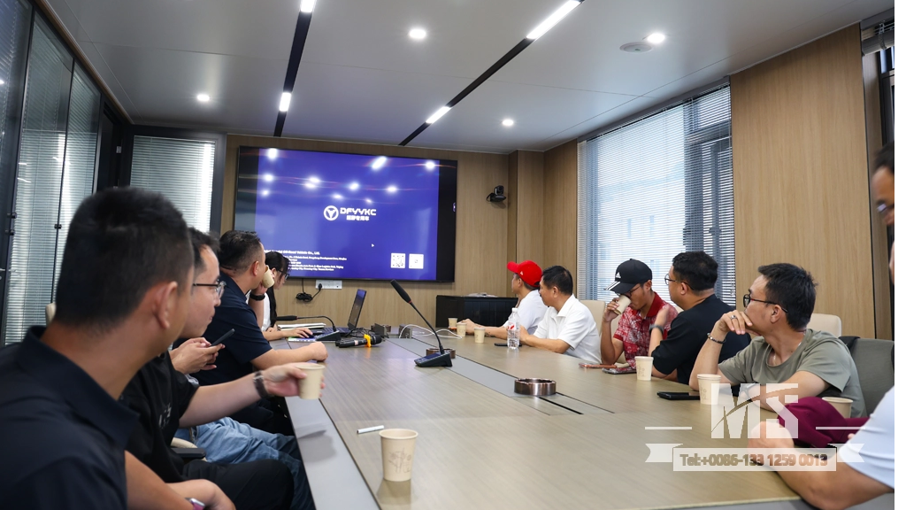 Clientes de Mianmar visitam Hubei Off‑Road Special Vehicle Co., Ltd. para inspeção e troca