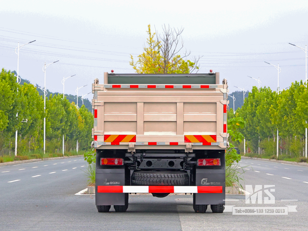 Caminhão basculante marrom claro Dongfeng de 10 toneladas com tração nas quatro rodas e nariz chato (170 HP) | Caminhões Especiais de Exportação 